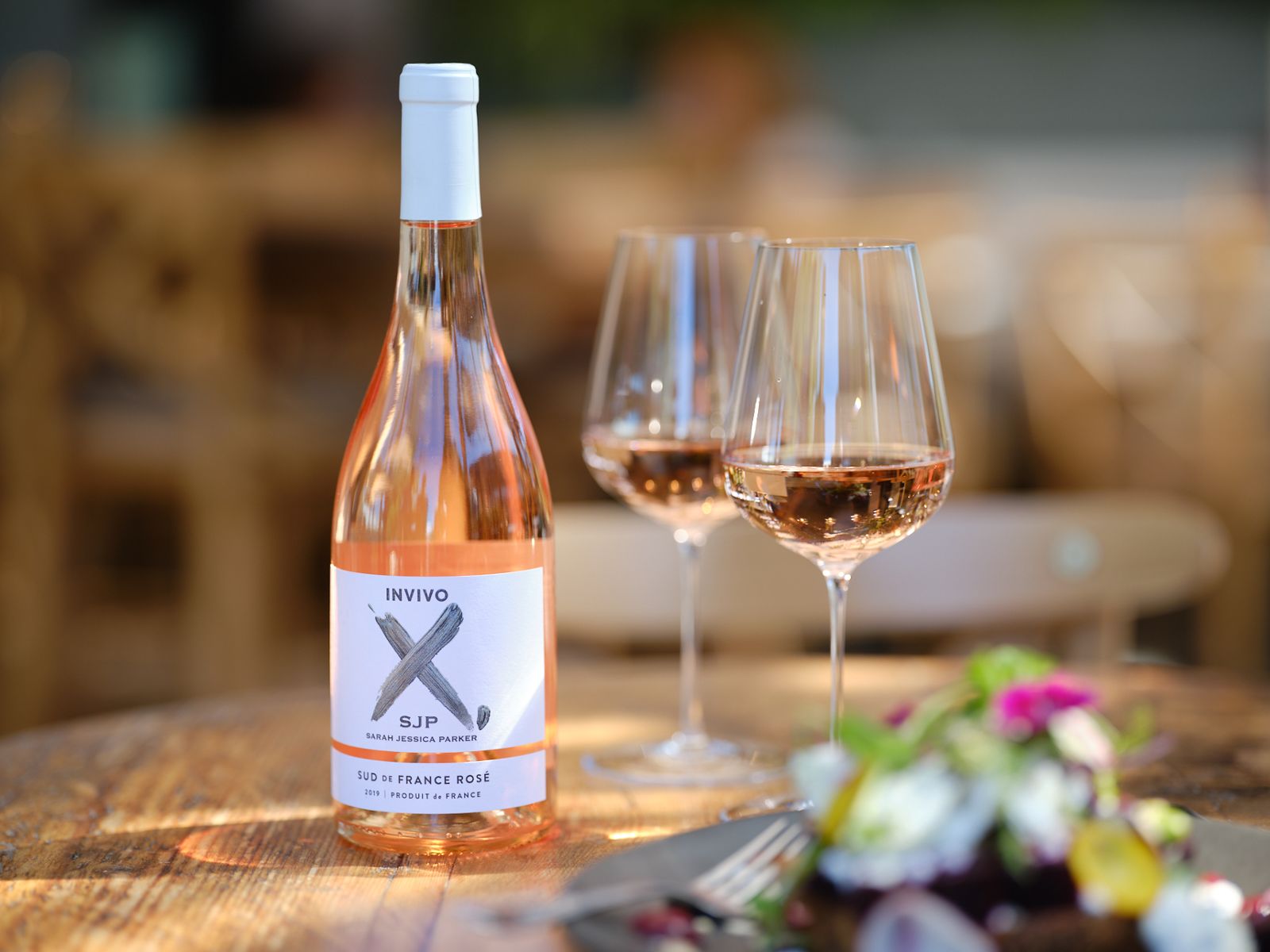 Sarah Jessica Parker Adds A New Rose Wine Invivo X Sjp Rose To Her Sarah Jessica Parker Adds A New Rose Wine Invivo X Sjp Rose To Her