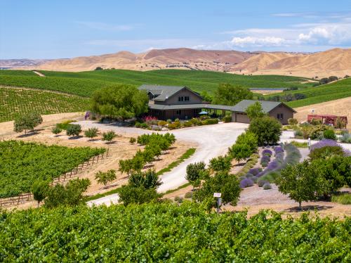 Paso Robles Vineyard Estate with Home and Winery