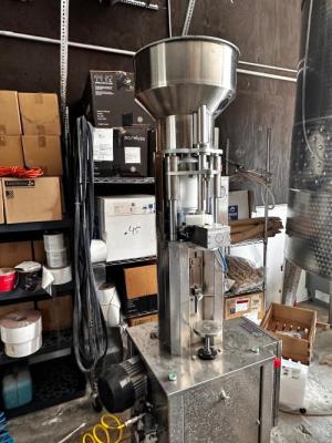 Semi-auto vacuum champagne corker with Hopper