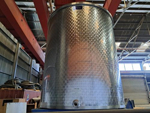 Tanks, bins, barrel racks, steamer