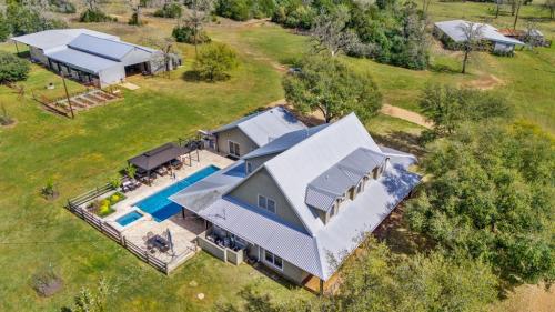 Gentleman’s ranch w/<wbr> vineyard & equine facilities