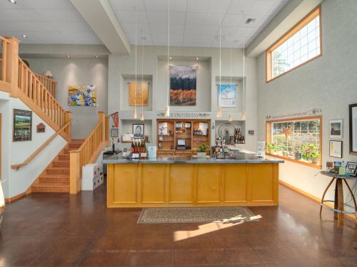 Iconic Oregon Custom Crush Winery & Tasting Room