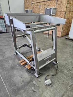DeJong Hydraulic Bin Dumper
