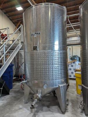 4000 L Mash Tun, 2 Fermenters, Bottle line, HLT