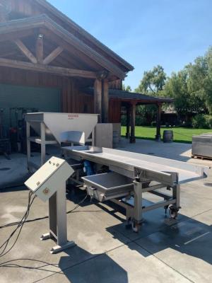 Sorting/<wbr>Shaker Table With 1/<wbr>2 Ton Hopper