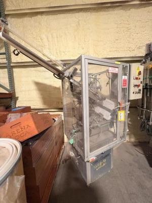 CHAMPAGNE FOIL APPLICATOR