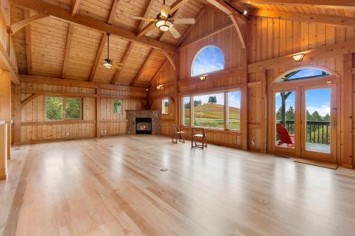 Tasting Room, Retreat Center, Home 40+ ac.