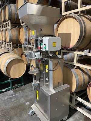 P35 Floor corker, floor standing Vaccuum -Like New