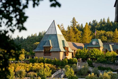 E-commerce and Outbound Sales Associate