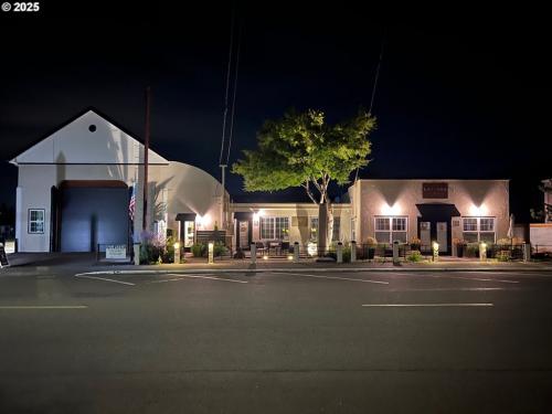 Iconic Hospitality property in downtown Carlton