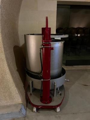 Bucher JLB5 Basket Press + Extra Baskets