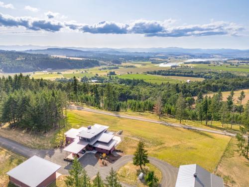 124 Ac. Estate w/<wbr> 70 Ac. Prime Vineyard Land