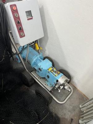 Waukesha 220 4 inch solid SS pump head & gear box