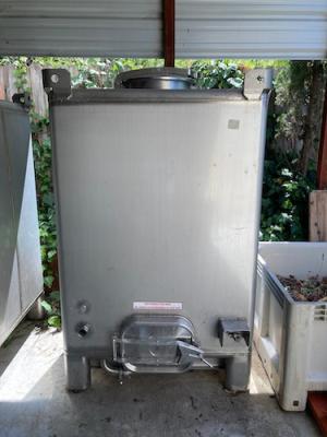 Custom MetalCraft 550-gallon porta tank